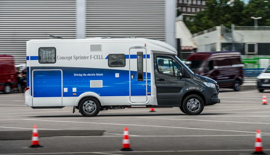  Mercedes-Benz Concept Sprinter F-CELL 2018 года  (фото 2 из 8)